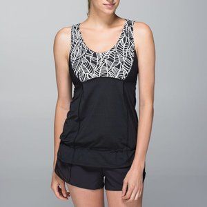Lululemon Hustle & Bustle Tank Size 10 Black and White Singlet